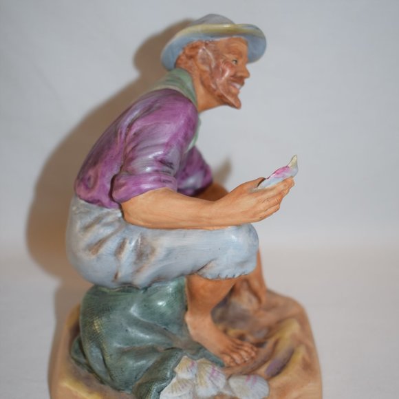 Vintage 1972 Royal Dalton Beachcomber Figure - Picture 2 of 5